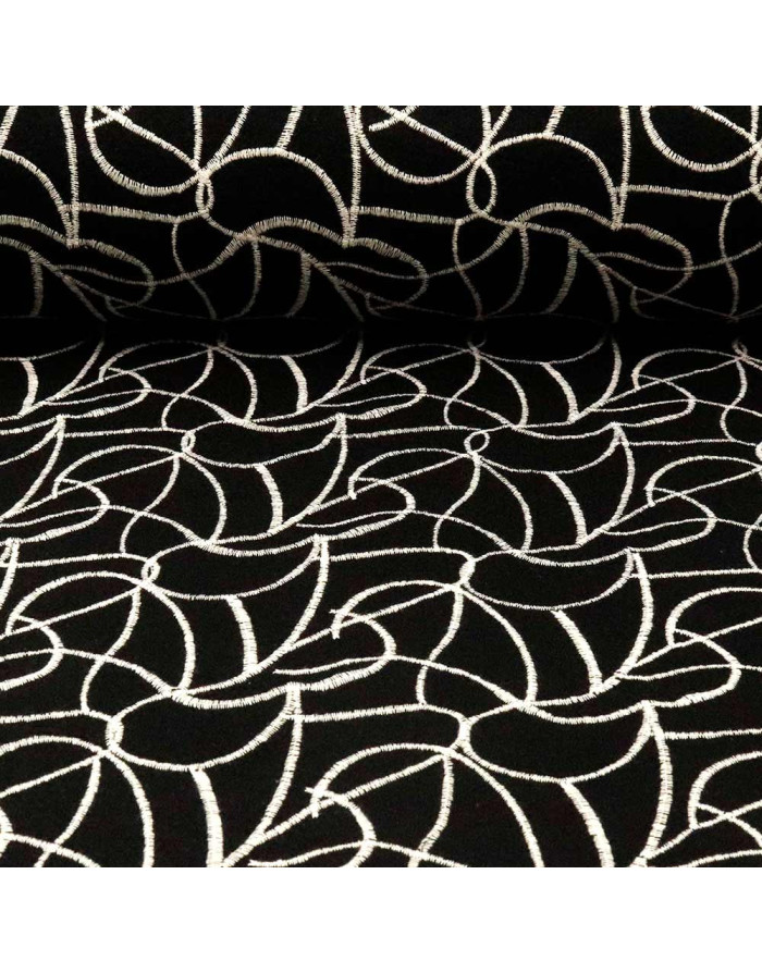 Paño Negro Bordado Hojas - Imagen 1