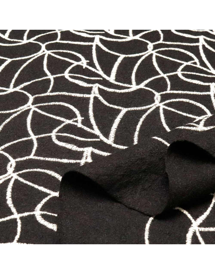 Paño Negro Bordado Hojas - Imagen 2