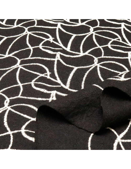 Paño Negro Bordado Hojas - Imagen 2