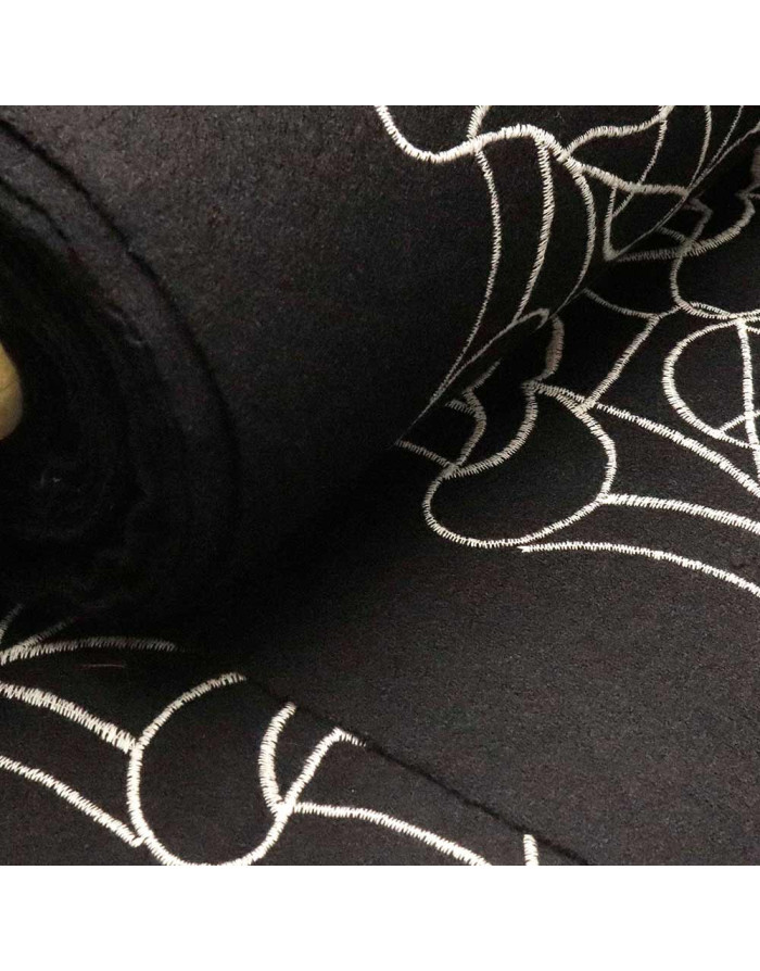 Paño Negro Bordado Hojas - Imagen 3