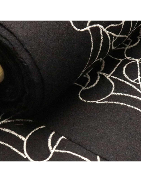 Paño Negro Bordado Hojas - Imagen 3