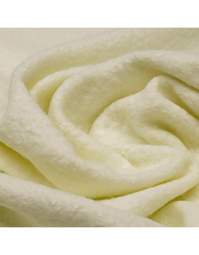 Tela Baquilla Lisa: La Tela Perfecta para la Moda de Invierno