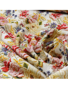 Tela Estampada de Flores Beige y Fucsia | Telas para Vestir 2
