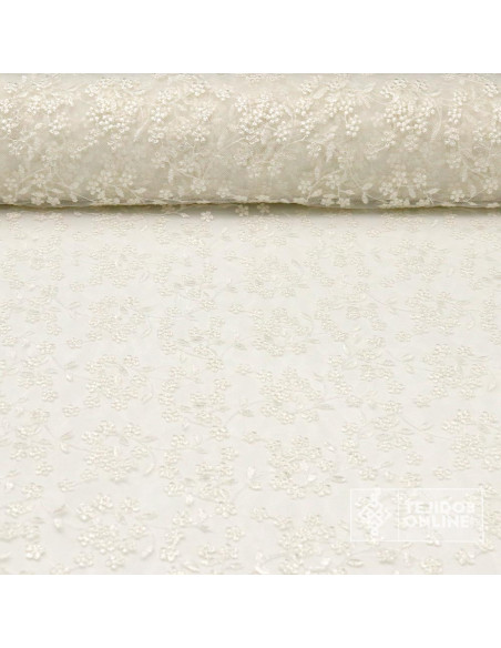 Tul Bordado Blanco Roto Con Flores – Tela con Acabado en Punta Tul Bordado Blanco Roto Con Flores – Tela con Acabado en Punta