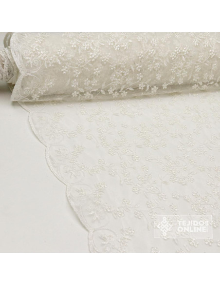 Tul Bordado Blanco Roto Con Flores – Tela con Acabado en Punta Tul Bordado Blanco Roto Con Flores – Tela con Acabado en Punta