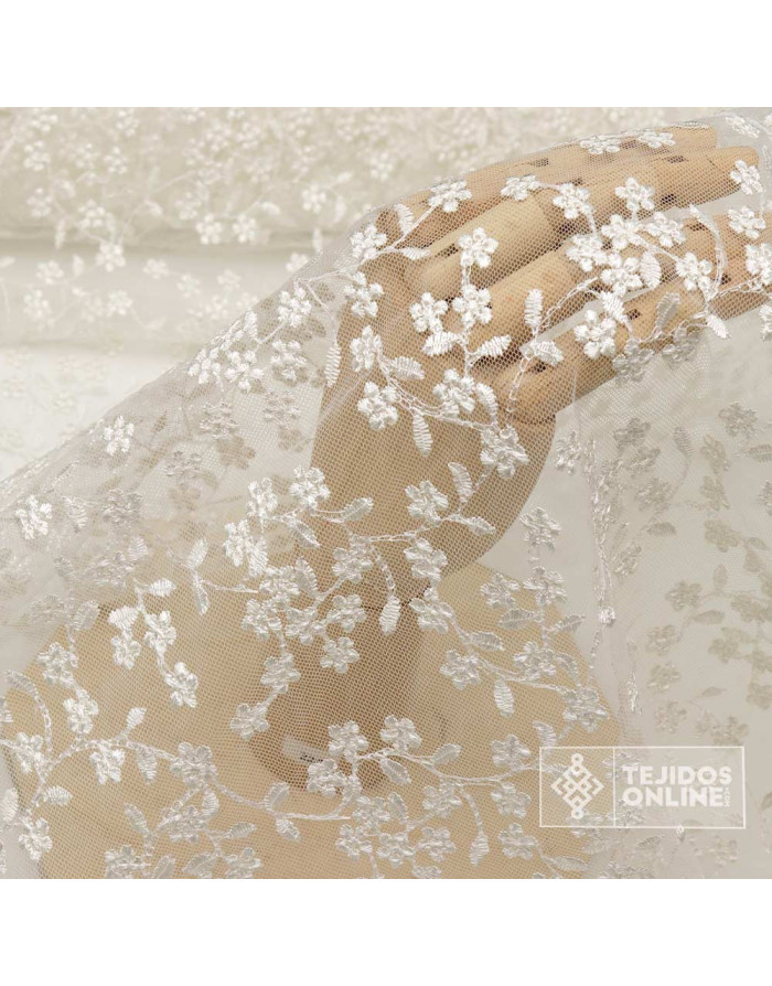Tul Bordado Blanco Roto Con Flores – Tela con Acabado en Punta