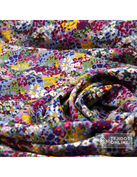 Tela Viscosa Estampado Flores Fondo Celeste - Telas de Vestir