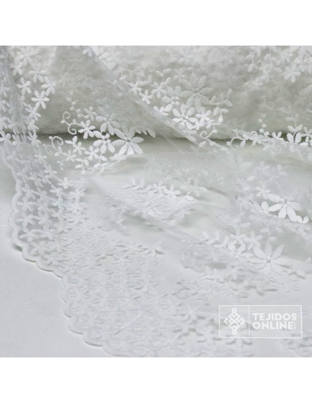 Tul Bordado Blanco Acabado en Puntas - Telas al Mejor Precio Tul Bordado Blanco Acabado en Puntas - Telas al Mejor Precio