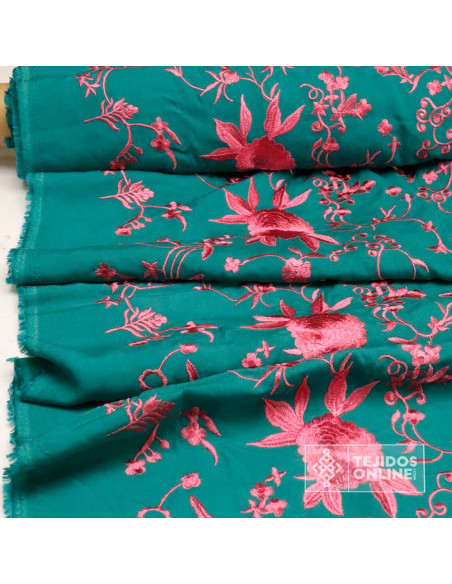 Mantoncillo Aguamarina Bordados de Flores Rosa | Bordados - Imagen 5