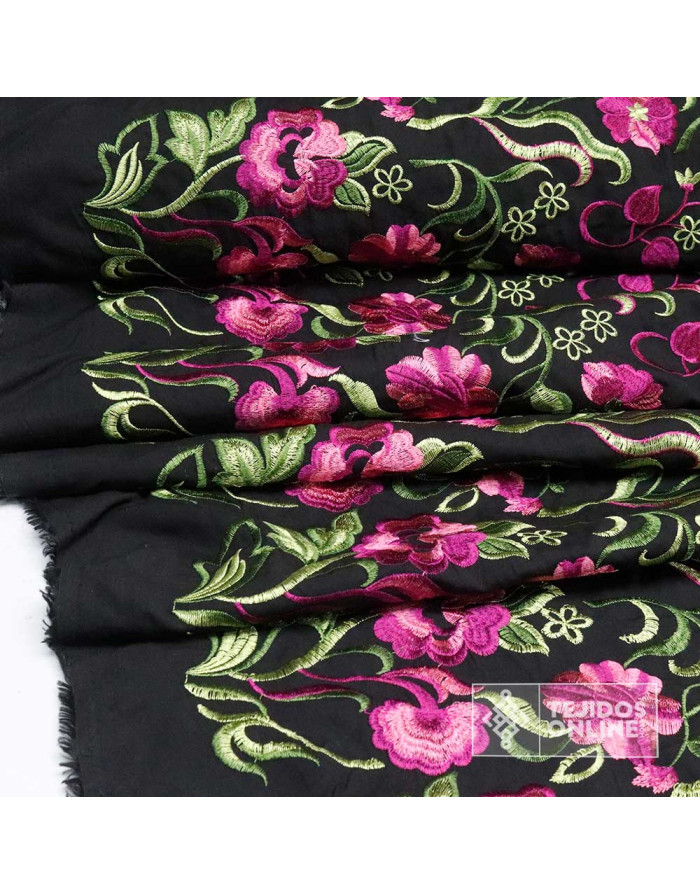 Tela Mantoncillo Negro con Flores Fucsias  | Mantoncillos - Imagen 5