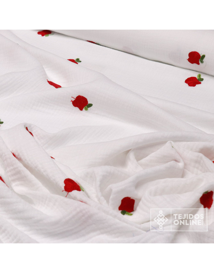 Tela Bambula con Manzanas Rojas Bordadas - Tejidos de Muselina - Imagen 2