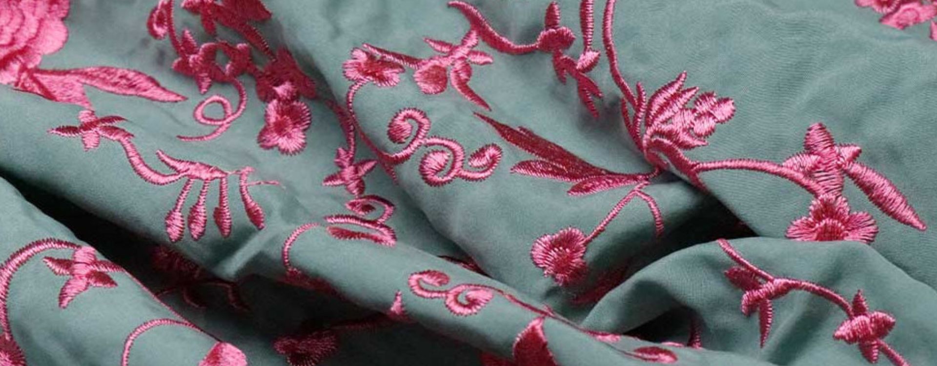 mantón de manila hade flores fucsia