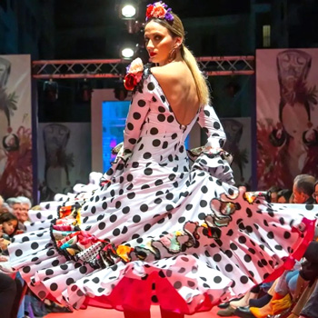 Creación de un vestido de flamenca de un cliente con nuestras telas